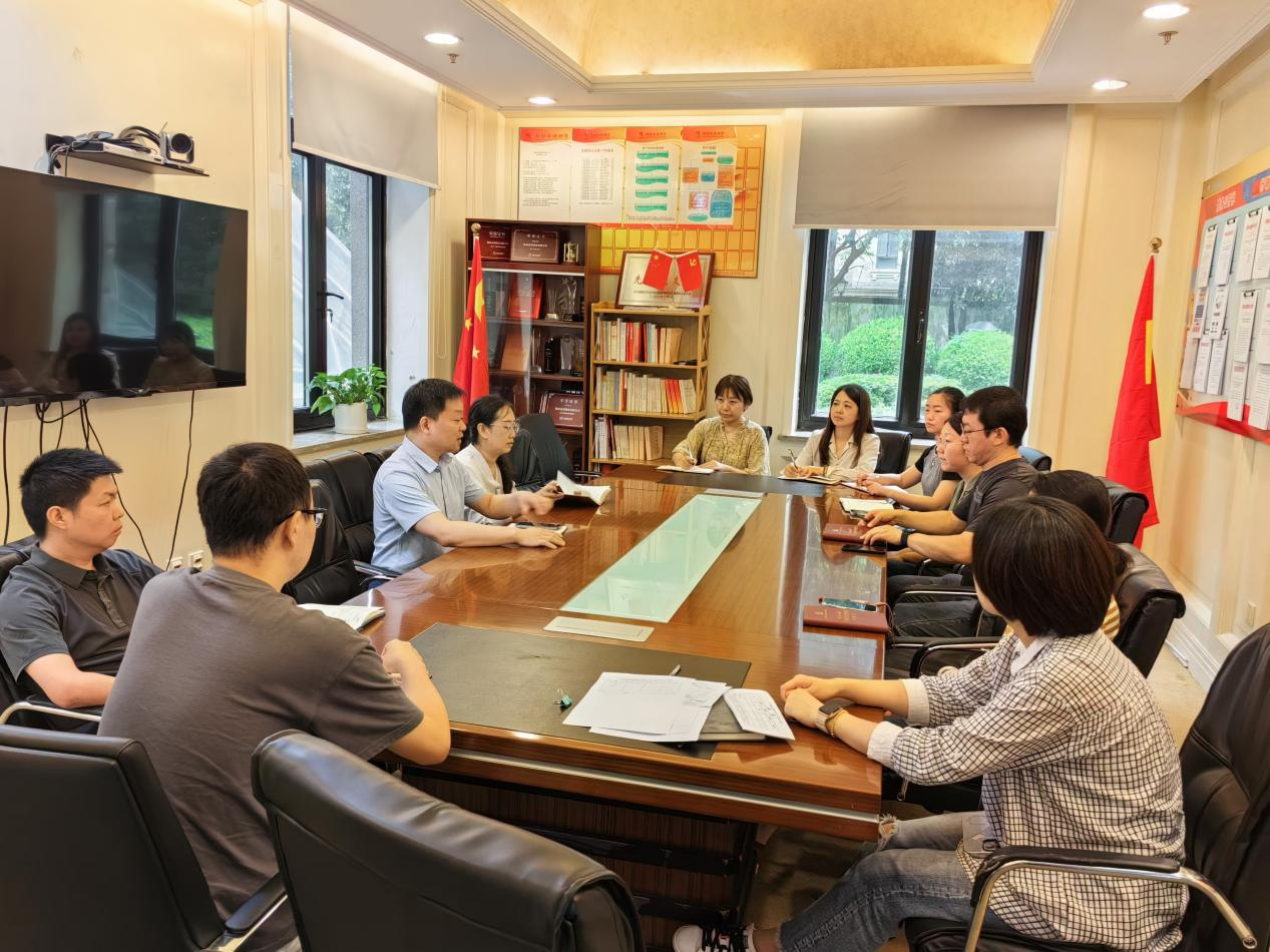 銅冠金源期貨有限公司黨支部組織黨員干部學(xué)習(xí)“中央紀(jì)委國(guó)家監(jiān)委公開(kāi)通報(bào)十起違反中央八項(xiàng)規(guī)定精神典型問(wèn)題”